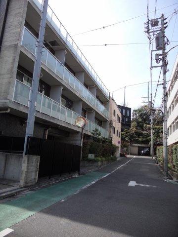 サンピエス根津の周辺