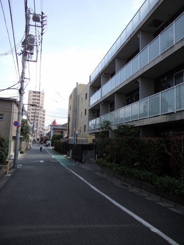 サンピエス根津の周辺