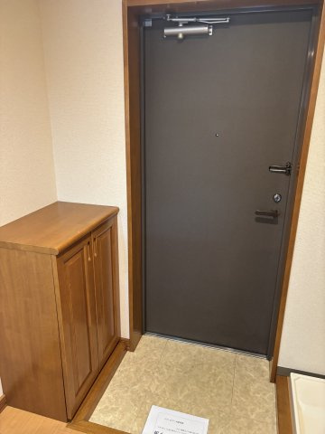 玄関には靴箱付きです♪