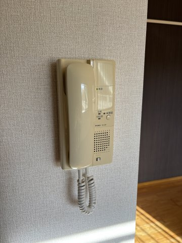 インターホンはカメラ付きに交換いたします♪