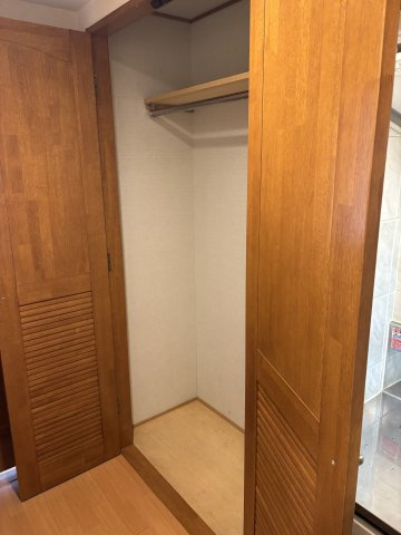 廊下にはクローゼット付きです♪