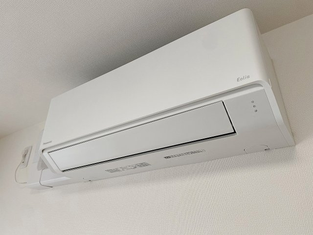 ライオンズマンション市川広尾の冷暖房・空調設備|室内には快適な空調環境を整えるエアコンを設置済みです。一年を通して季節を問わずいつでも理想的な室温にコントロールでき、ご家族みんなが気持ちよく快適に過ごせる心地よい住環境をしっかりと提供します