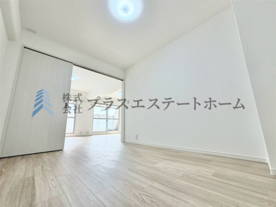 【洋室】 | 甲南サンシティ兵庫 | 洋室はシンプルな配色にしていますので、お客様好みの家具を配置頂けます♪