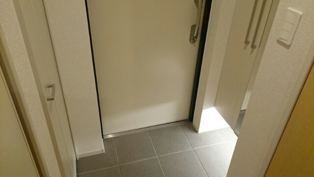 毎日通る玄関はこちらです