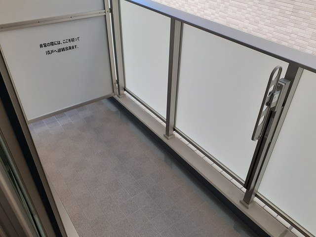 落ち着いた時間を過ごせるバルコニーです
