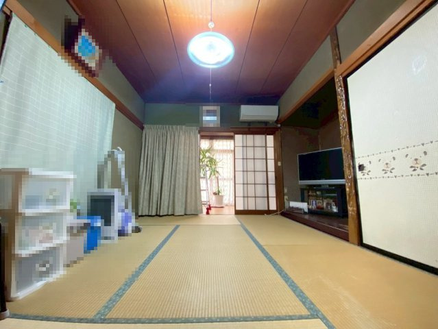 上後藤3丁目中古戸建の和室|台所横の和室になります。連なる和室は各部屋で独立しておりプライベートを確保できます。