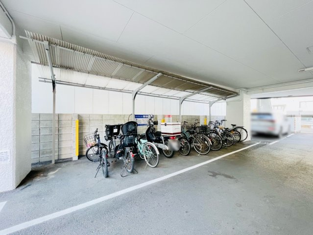 ロイヤル上社の駐輪場|駐輪場