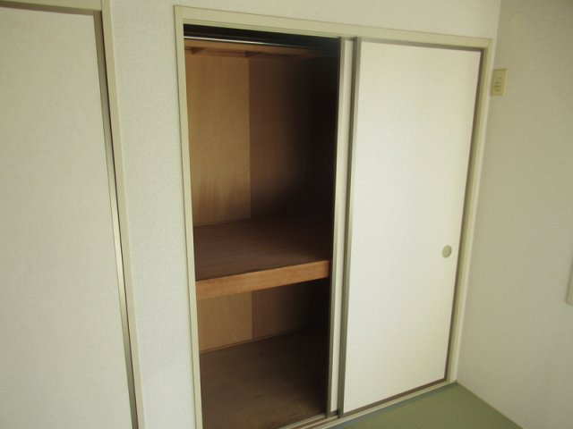 中津ハイツA棟の収納
