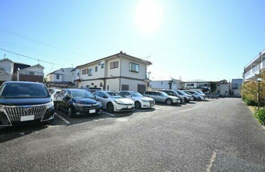 プラムガーデンの駐車場