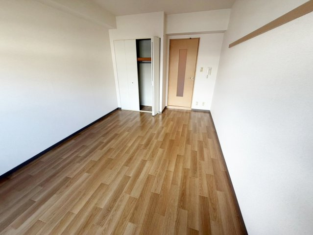 アレルヤの洋室