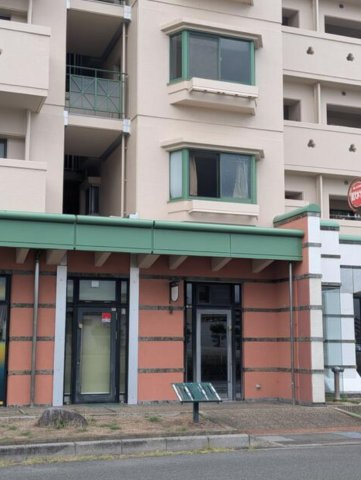 大津市萱野浦の店舗一部の外観