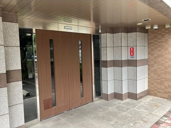 セントラルコート千代田のエントランス