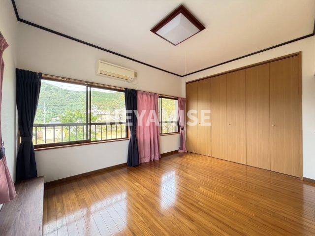 小江原四丁目戸建の洋室|※AI技術を用いて室内の家具・荷物を消去する加工を施しています。