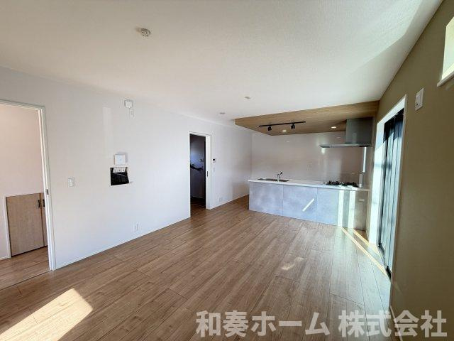 リナージュ ネクスジー 徳島市佐古六番町01期の居間・リビング