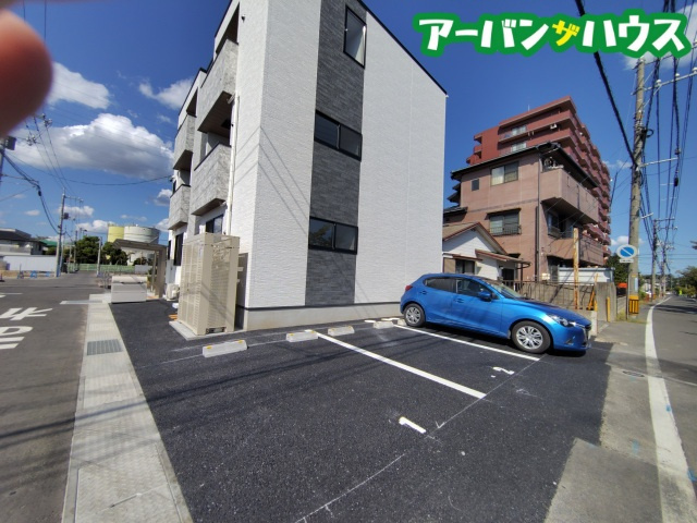 REGALE NANOKAICHIの駐車場