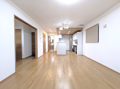 【居間・リビング】 | 中古戸建て　流山市向小金２丁目 | おしゃれなリビングです