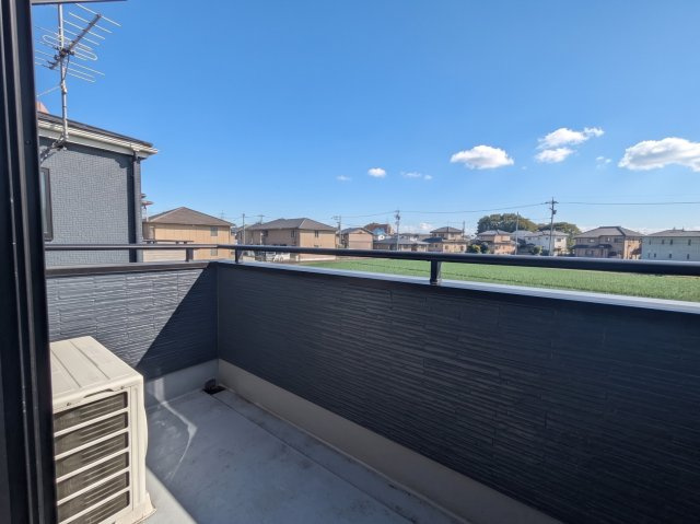 【バルコニー】 | 中古戸建て　流山市向小金２丁目 | バルコニーからの眺めを楽しみながら食事をしませんか