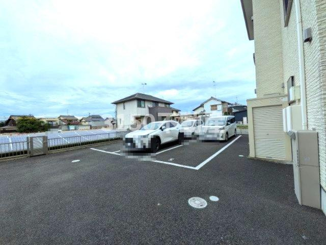 サフランの駐車場