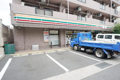 セブンイレブン川崎宮前店 594m
