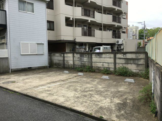 アビックの駐車場