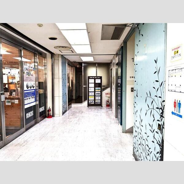 大阪市中央区南本町２丁目の事務所のロビー