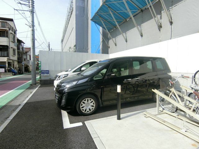 リブリ・西御幸の駐車場