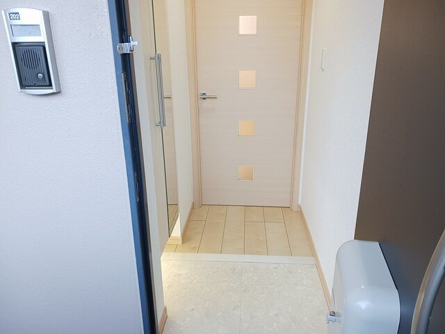 トーク鷹の羽Ⅲの玄関