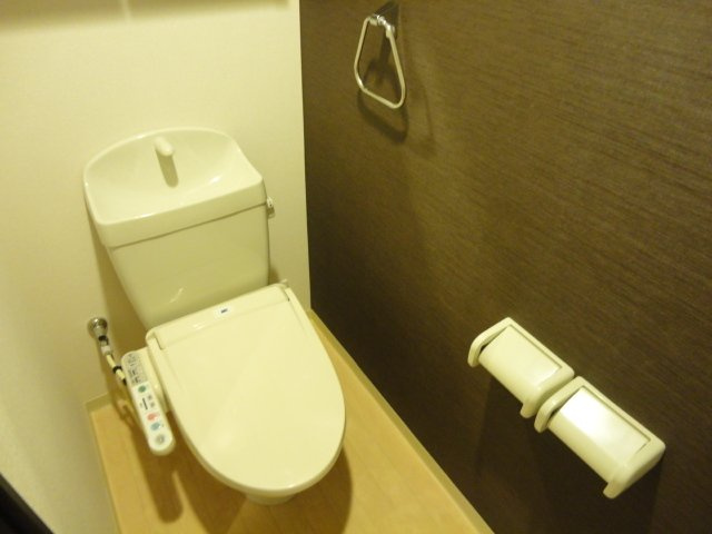 サンライズ氷川町のトイレ|シャワー付トイレ