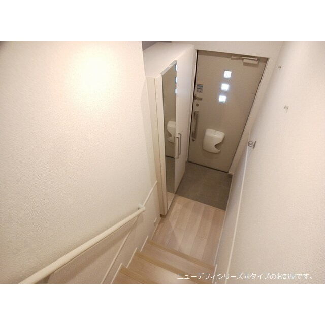 岐阜市琴塚３丁目のアパートの玄関