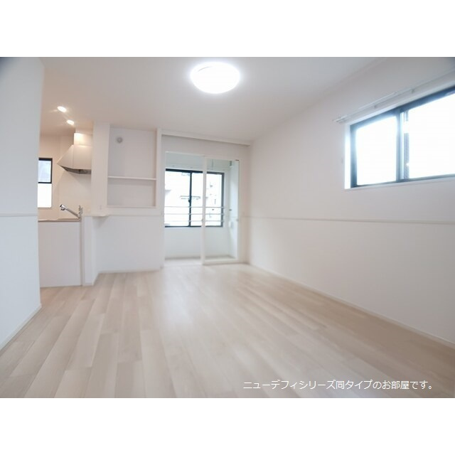 岐阜市琴塚３丁目のアパートの居間・リビング