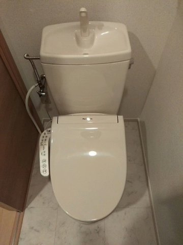 ヴィラ・リーブズＢのトイレ|コンパクトで使いやすいトイレです