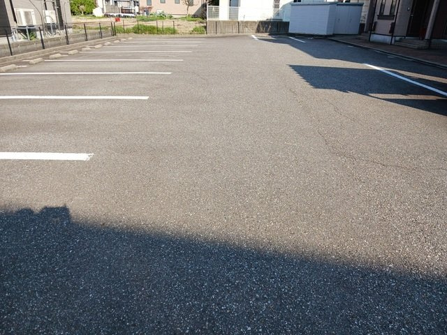 メゾンソレイユの駐車場|駐車場に車を止められます