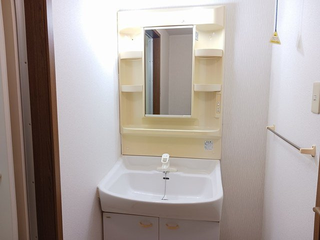 メゾンソレイユの洗面所|明るい洗面所です