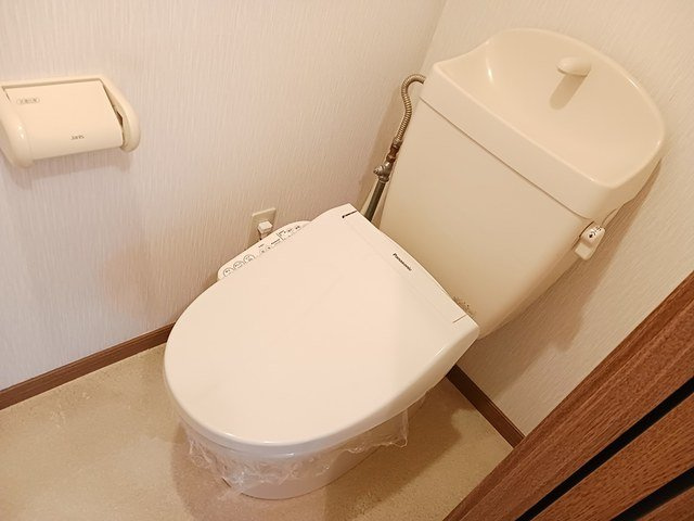 メゾンソレイユのトイレ|ゆったりとした空間のトイレです