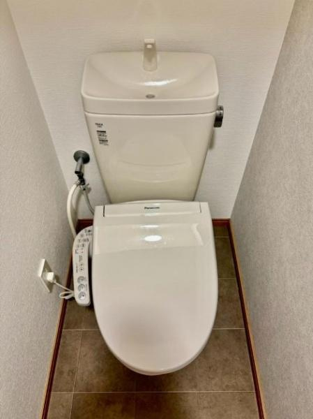寝屋川市 平池町　中古 一戸建てのトイレ