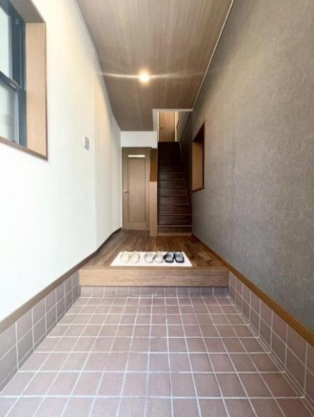 門真市 三ツ島 ５丁目　中古 一戸建ての玄関