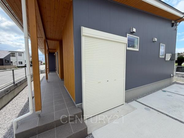 前橋市荒牧町中古住宅の収納|シャッターガレージ