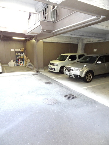 中善大正ハイツの駐車場|★敷地内駐車場完備★