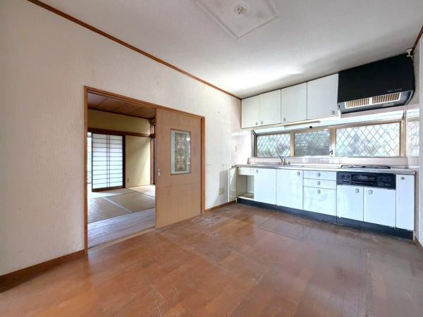町田市金森東４丁目の中古一戸建の居間・リビング