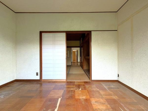 町田市金森東４丁目の中古一戸建の洋室