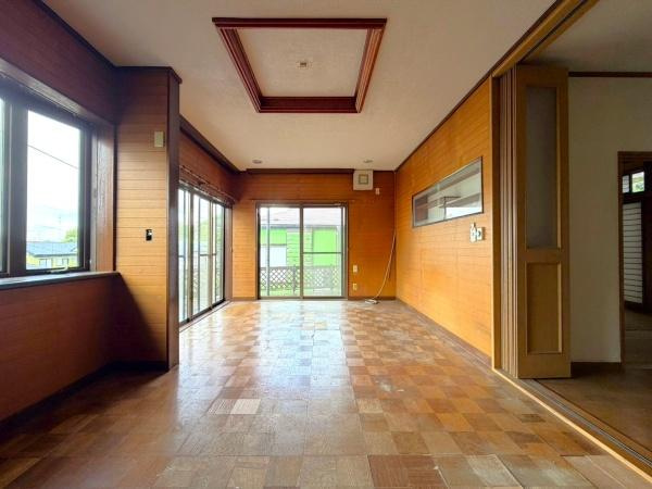 町田市金森東４丁目の中古一戸建の居間・リビング