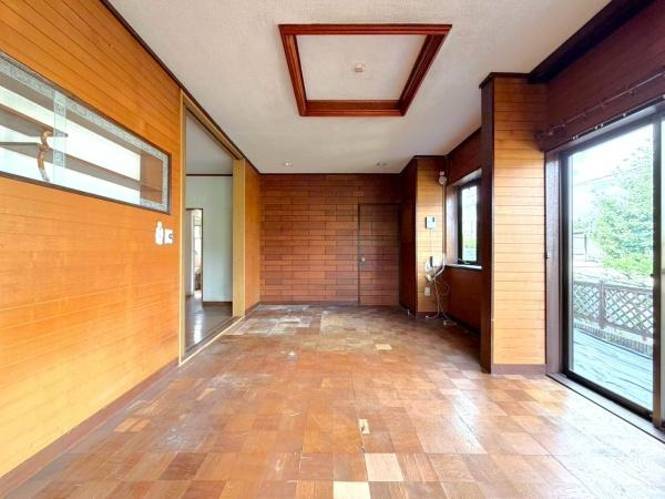 町田市金森東４丁目の中古一戸建の居間・リビング