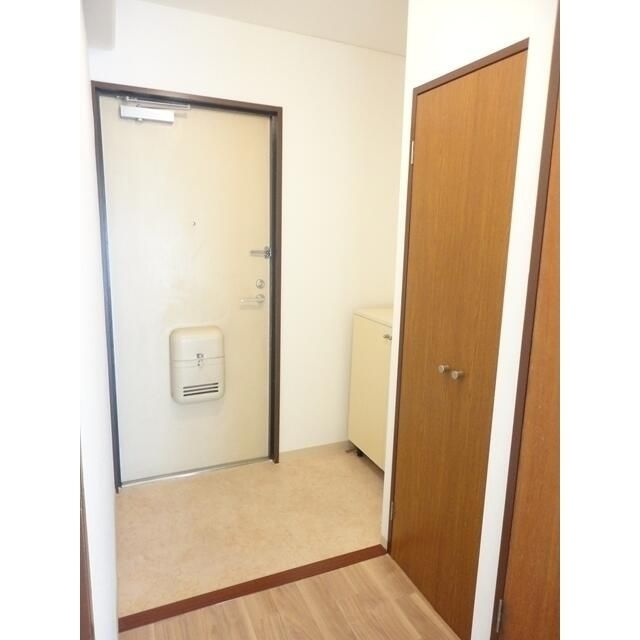 メゾン緑野の玄関