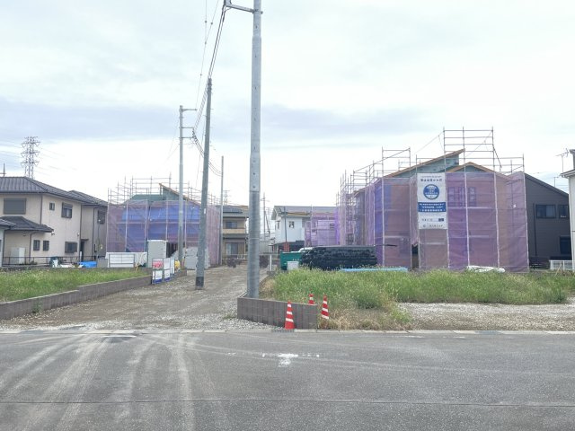藤岡市立石第７（全5棟）5号棟の前面道路含む現地写真