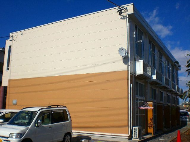 レオパレスフェザーハウスの外観