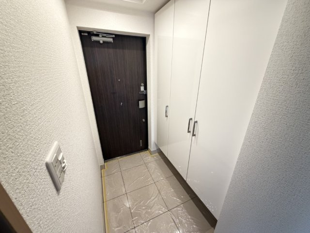プレサンスロジェ浄心の玄関