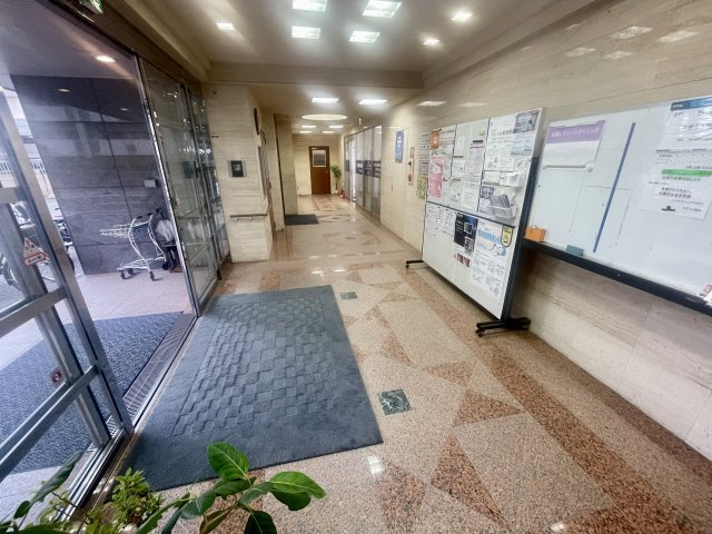 吹田市津雲台５丁目の店舗事務所のロビー