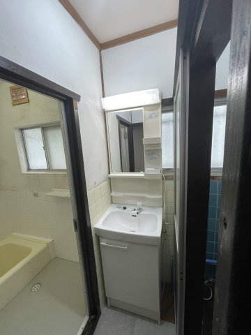 長尾町２丁目貸家の洗面所