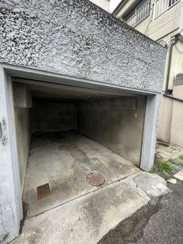 長尾町２丁目貸家の駐車場