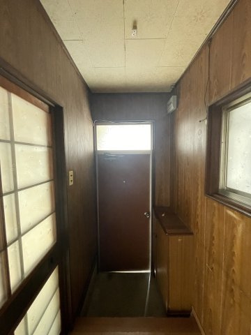 長尾町２丁目貸家の玄関